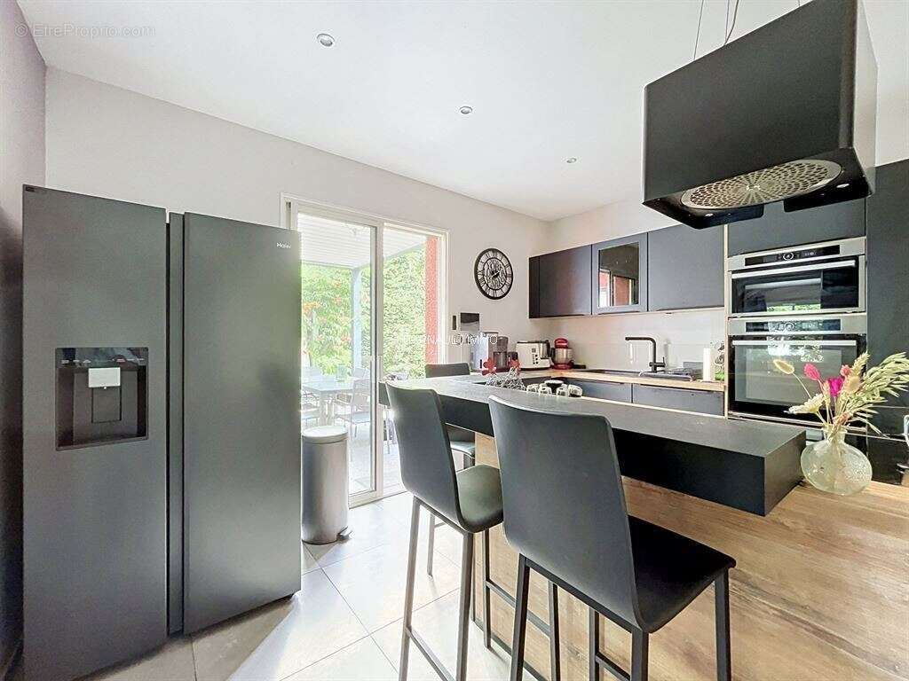 Villa familiale plain-pied de 149 m² sur parcelle de 878 m² avec piscine - photo 4