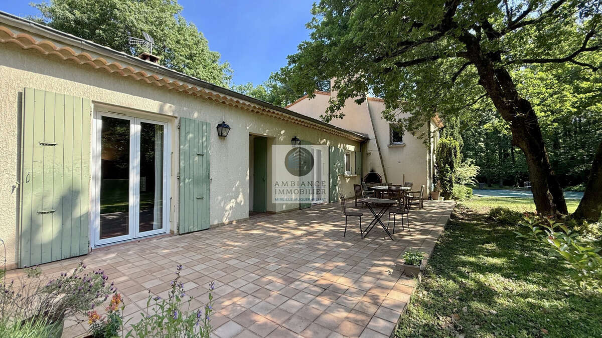 Maison à MONTELIER
