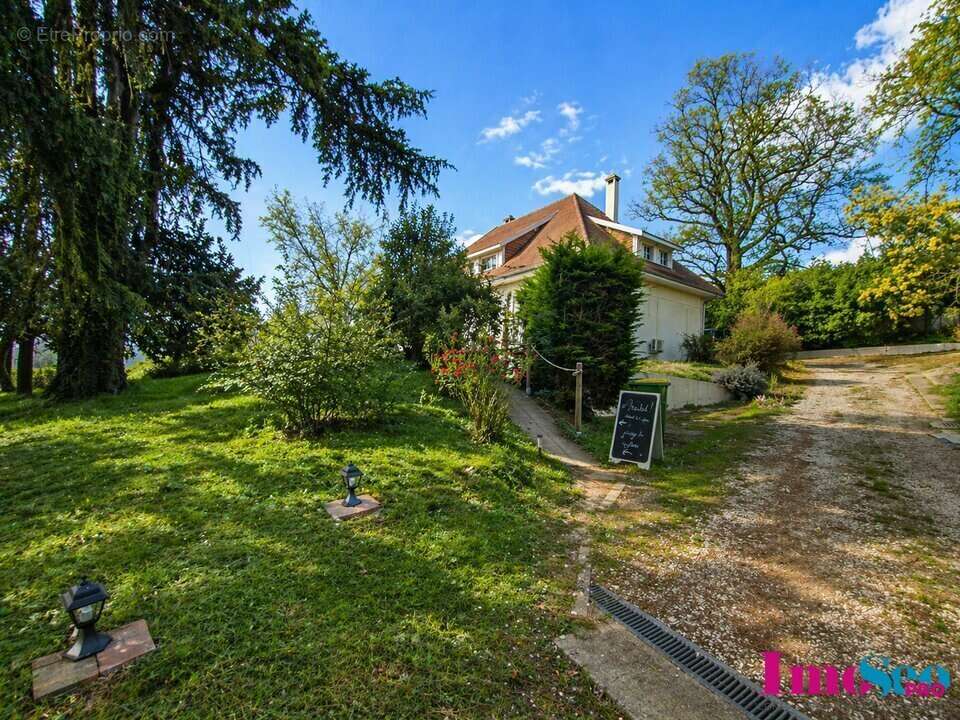 Commerce à ARTIGUES-PRES-BORDEAUX