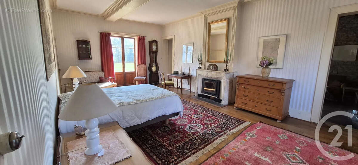 Maison 218 m² à Saint-Usuge  - photo 8