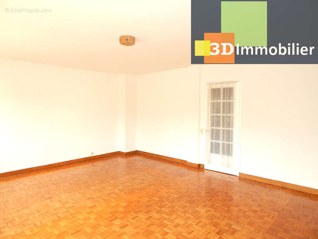 SALON SÉJOUR - Appartement à LONS-LE-SAUNIER