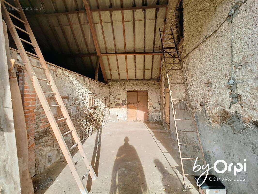 Maison à DURDAT-LAREQUILLE