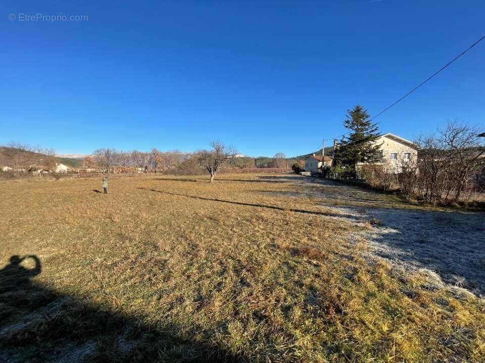 Terrain à LARAGNE-MONTEGLIN