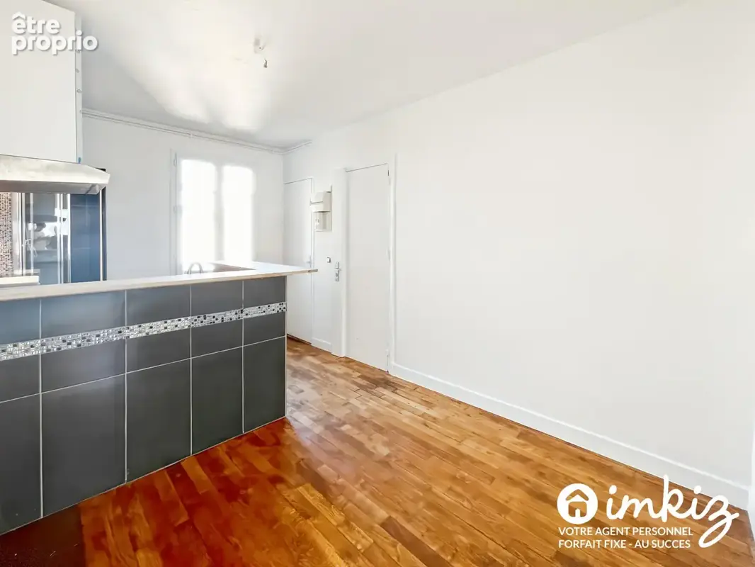 2P refait à neuf – Chambre 14m² – Métro 8 min - photo 3