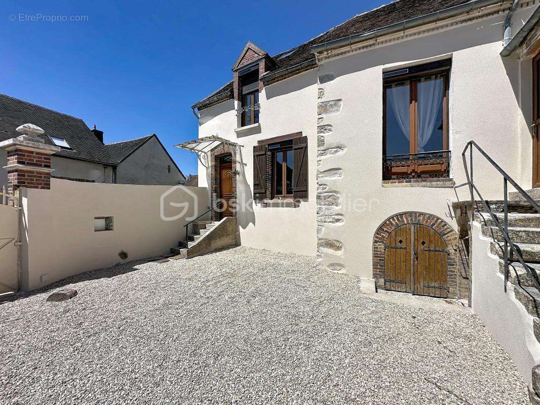Maison à THORIGNY-SUR-OREUSE