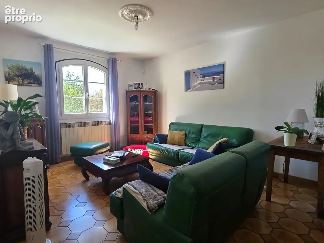 Maison avec piscine et terrain plat de 1630 m² - photo 4