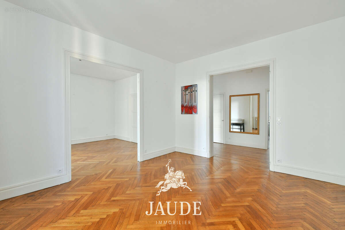 Appartement F3 traversant de 81,11 m2  13 rue Bonnabaud, Clermont-Ferrand - photo 4