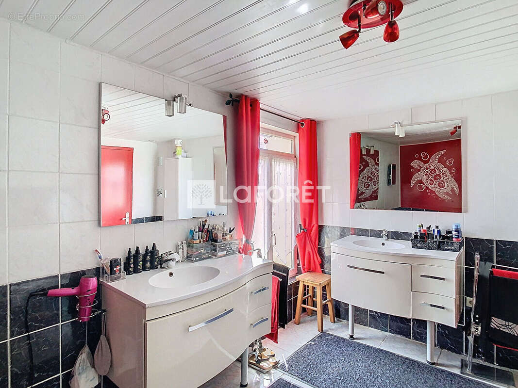 Maison à CIVRAC-DE-BLAYE