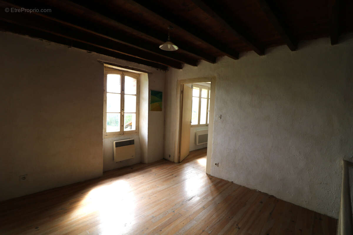 Maison à MONLEON-MAGNOAC