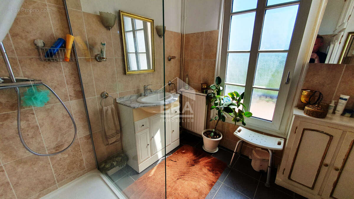 Maison à SAINT-MAUR-DES-FOSSES