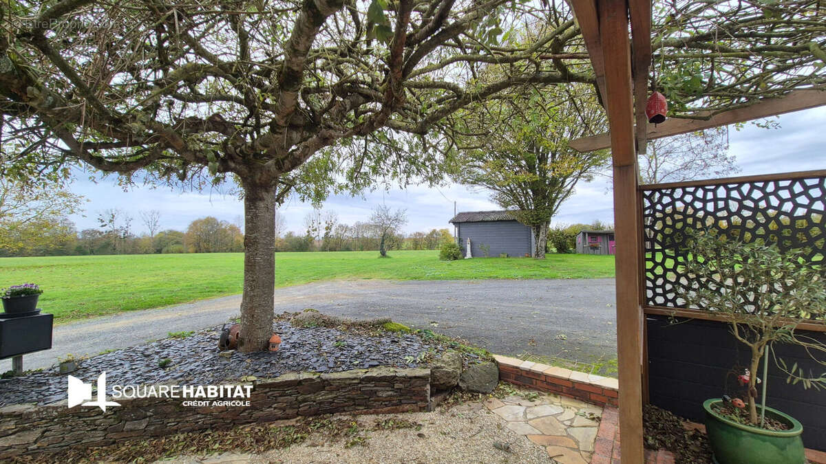 Maison à SAINT-MACAIRE-EN-MAUGES