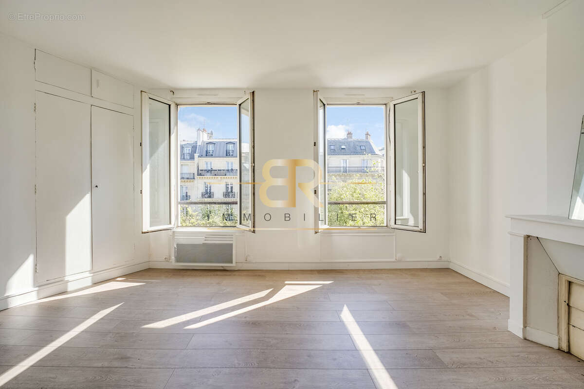 Appartement à PARIS-17E