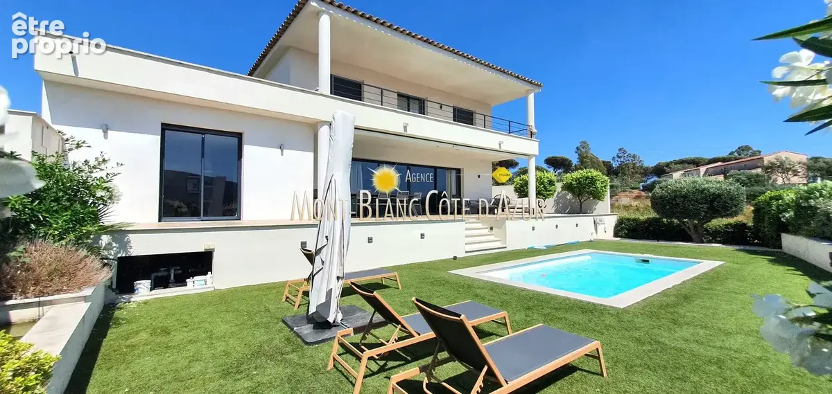 Villa 4 chambres, grand sejour, piscine, magnifique vue degagee jusqu'a la mer - photo 1
