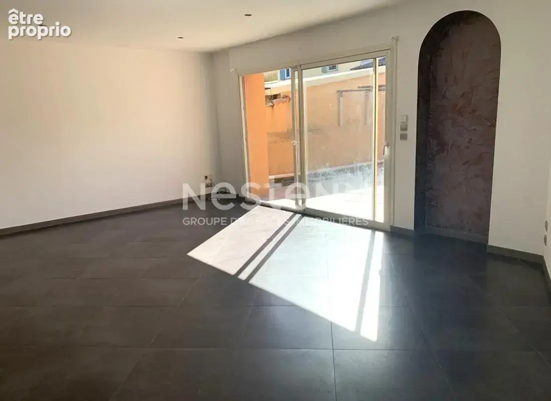 CARCASSONNE immeuble mixte avec local commercial libre et habitation T3 louée avec terrasse piscine - photo 6