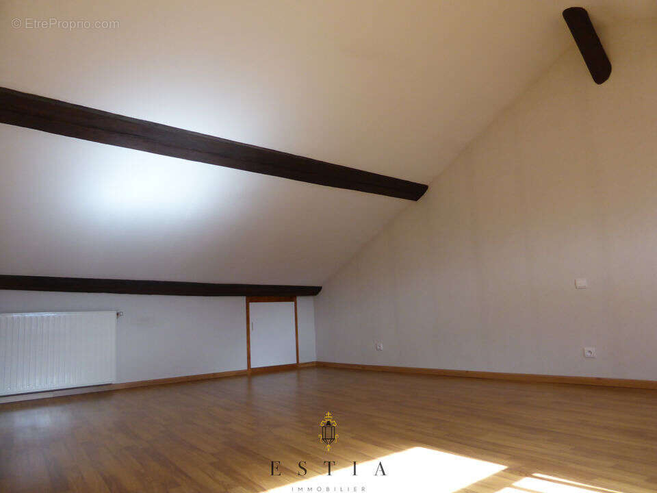 Appartement à LAY-SAINT-CHRISTOPHE