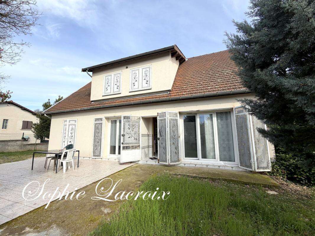 Maison à SALAISE-SUR-SANNE