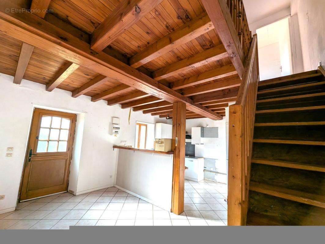 Maison à SAINT-BONNET-DES-QUARTS