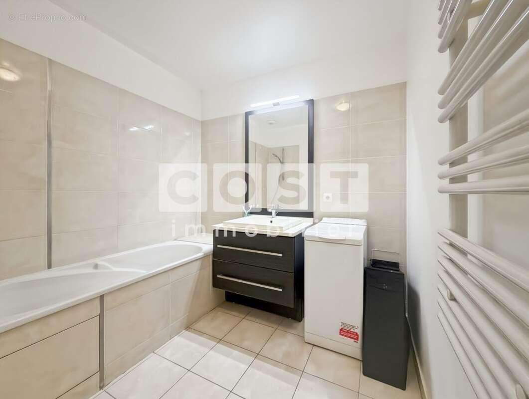 Appartement à LA GARENNE-COLOMBES