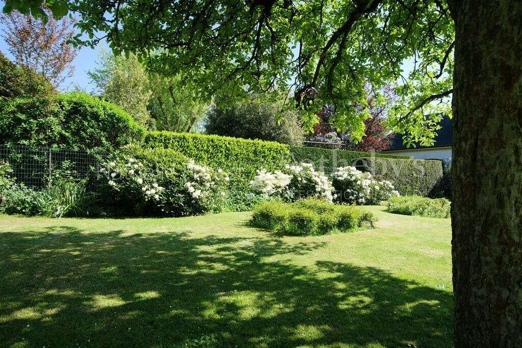 En Exclusivité, Croix résidentiel , élégante maison Maillard , 6 ch, bureau , érigée sur 2159 m2 de - photo 16