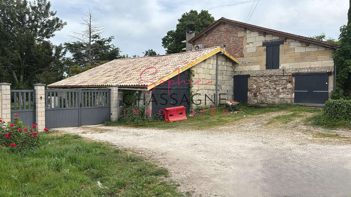 Maison à LA ROCHE-CHALAIS