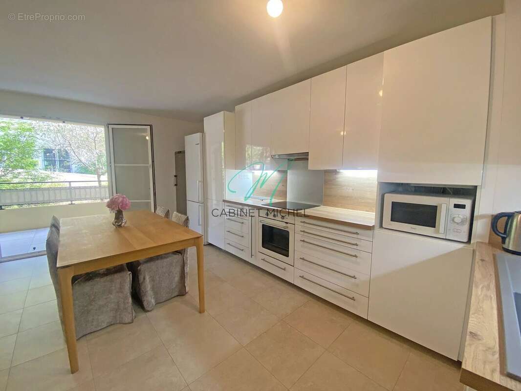 Appartement à ROQUEFORT-LES-PINS