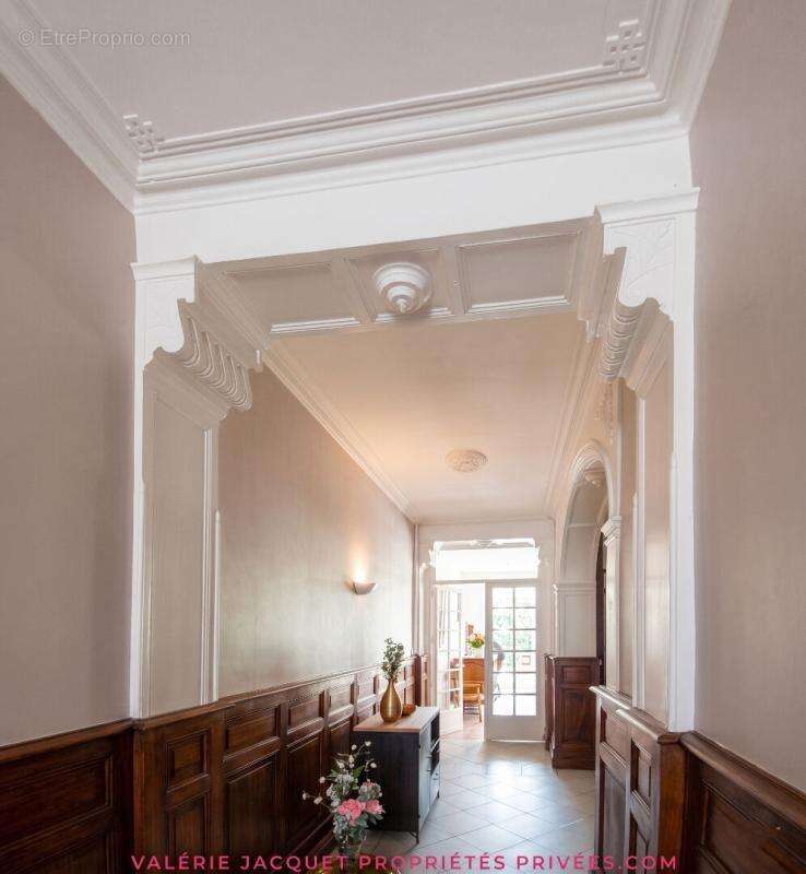Maison à COUTRAS