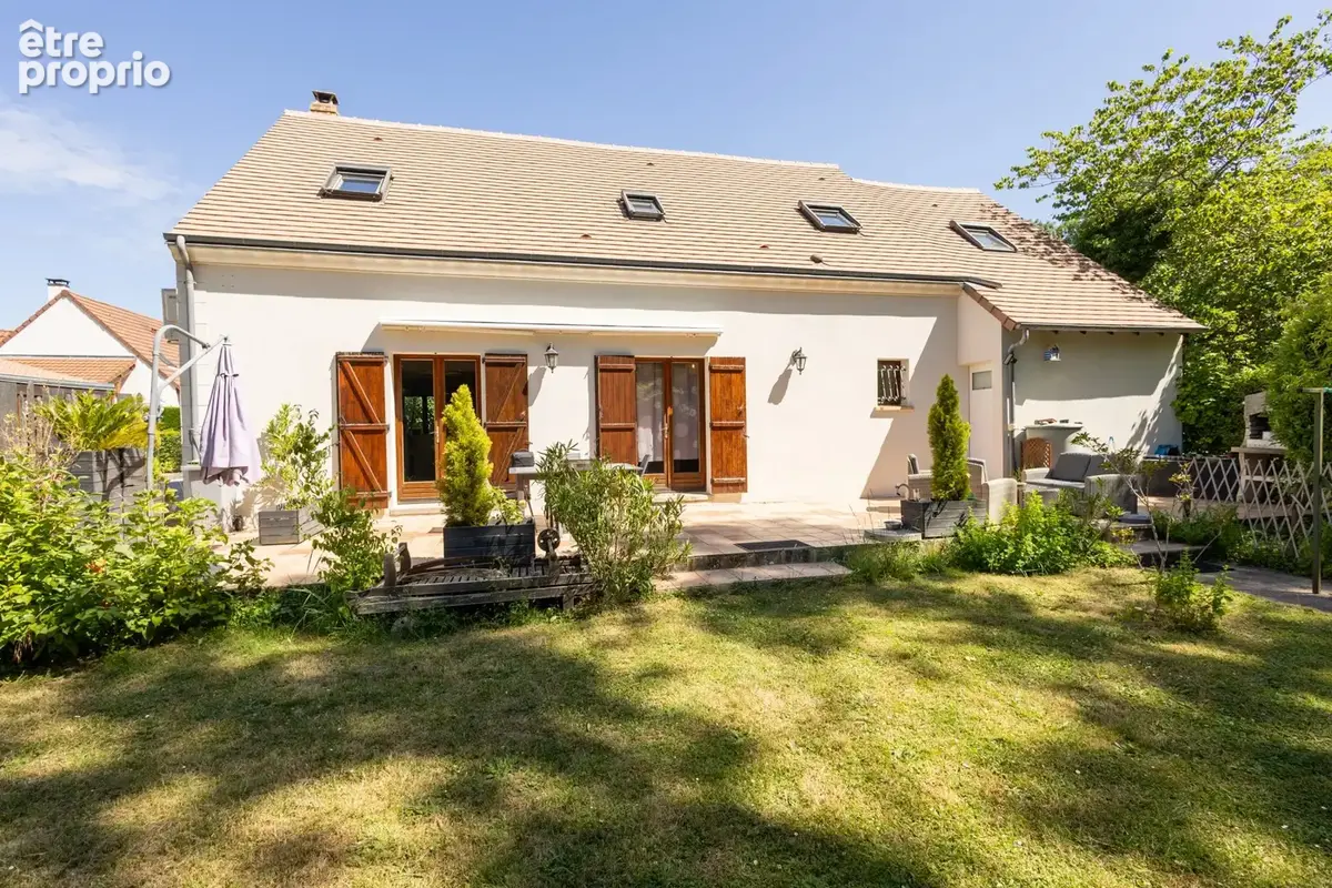 Maison à SAINT-JEAN-DE-BRAYE