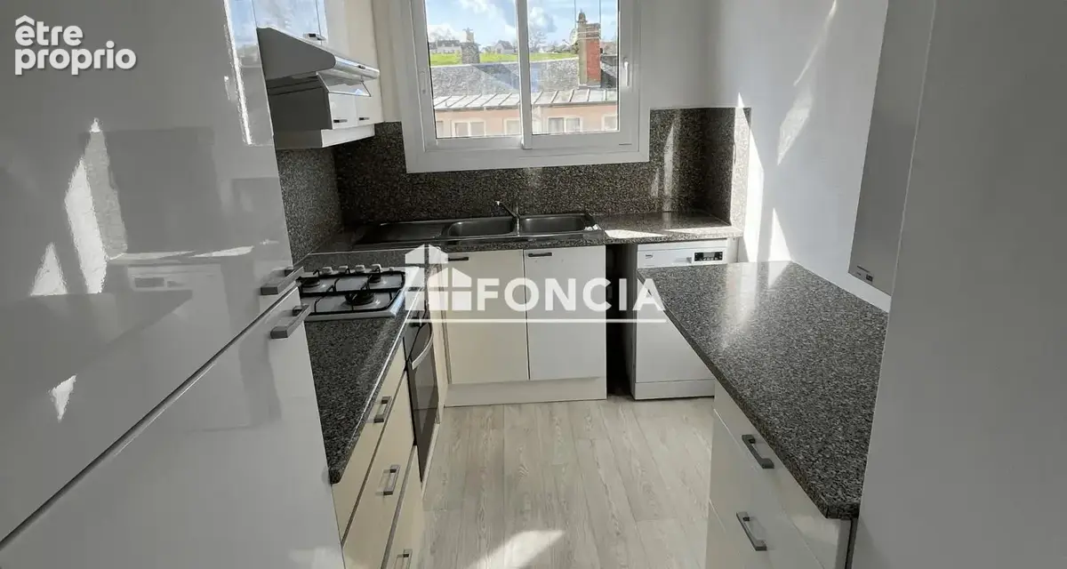 Appartement lumineux avec vue dégagée à proximité immédiate des commodités ! - photo 1