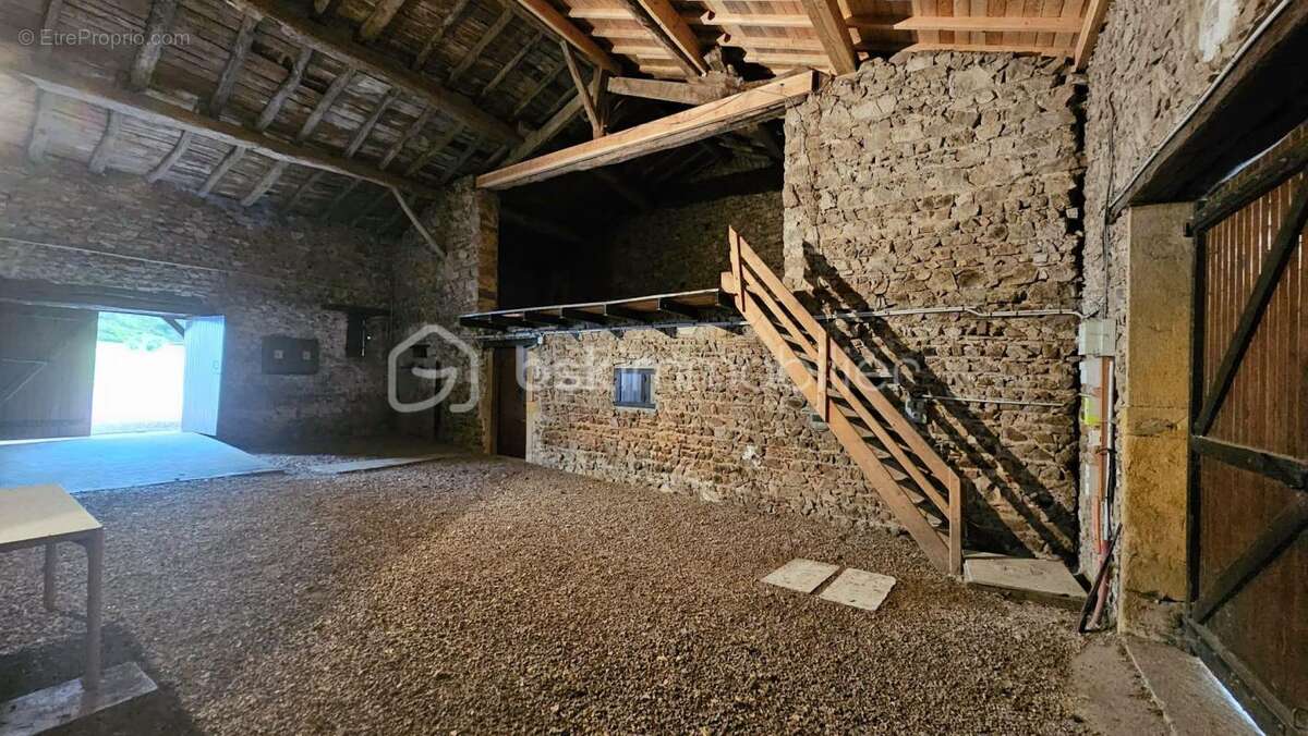 Maison à COMMELLE-VERNAY