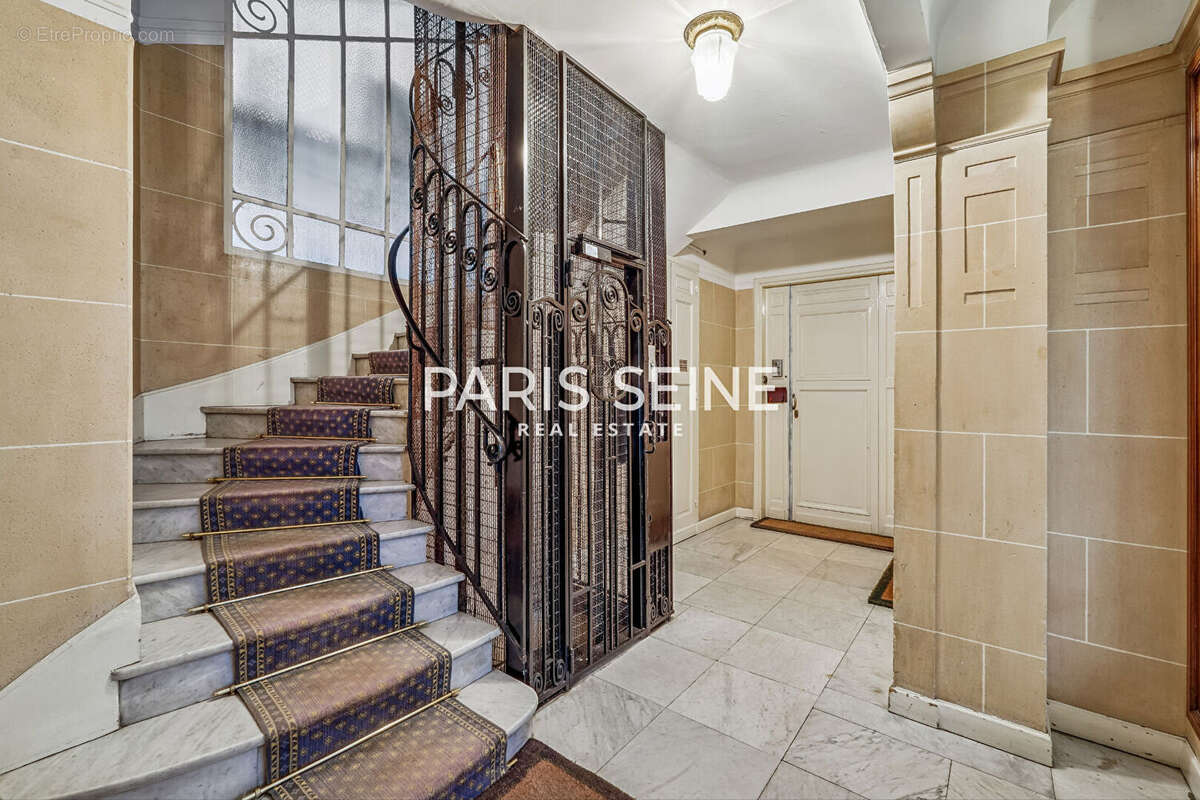 Appartement à PARIS-7E