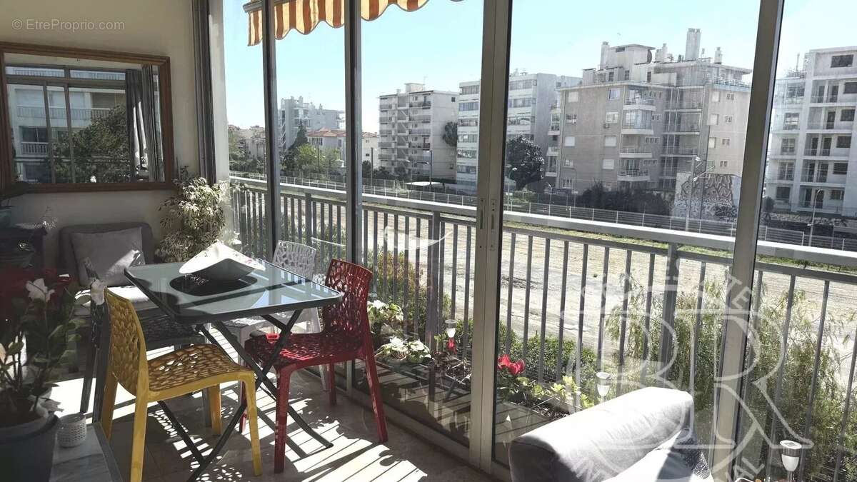 Appartement à VALLAURIS