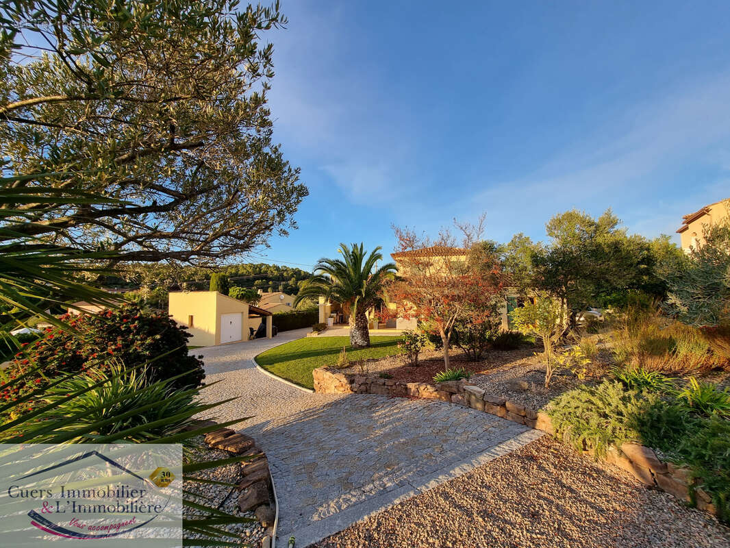 La crau villa t5 avec dependances et piscine - photo 14