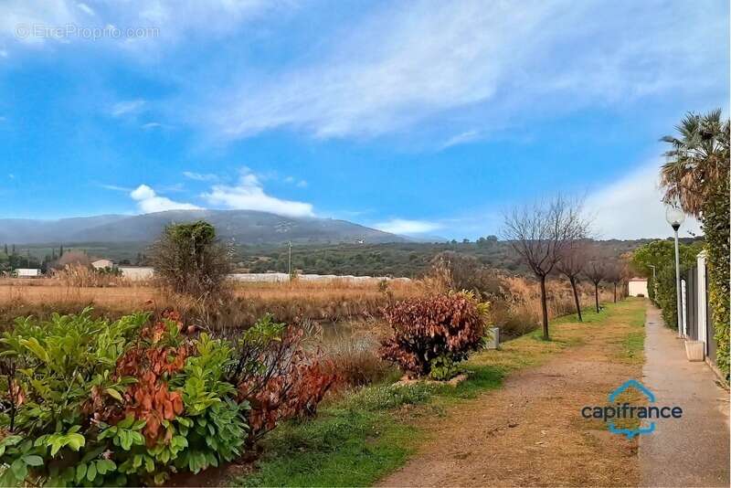 Maison à VIC-LA-GARDIOLE