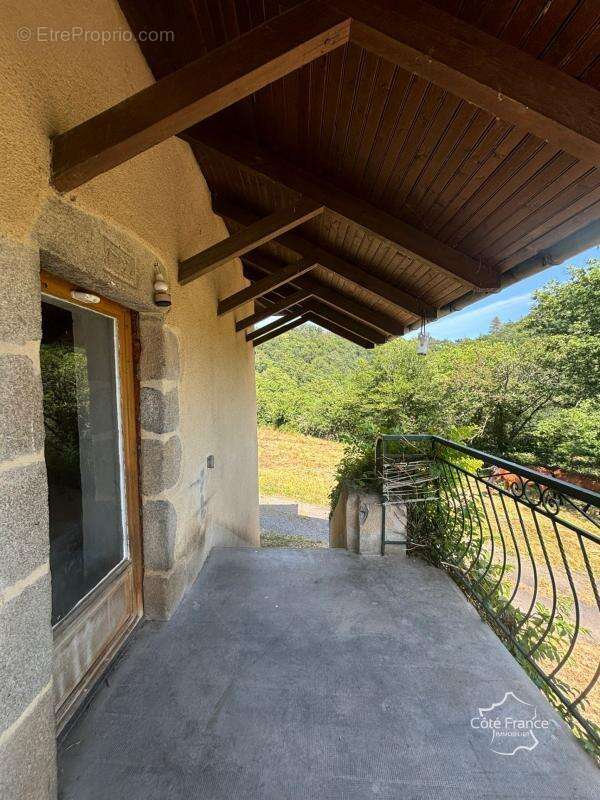 Maison à SAINT-ETIENNE-DE-MAURS