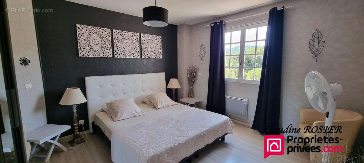 Besse Sur Issole Propriété de 340 m2 terrain 1,2 ha piscine - photo 17