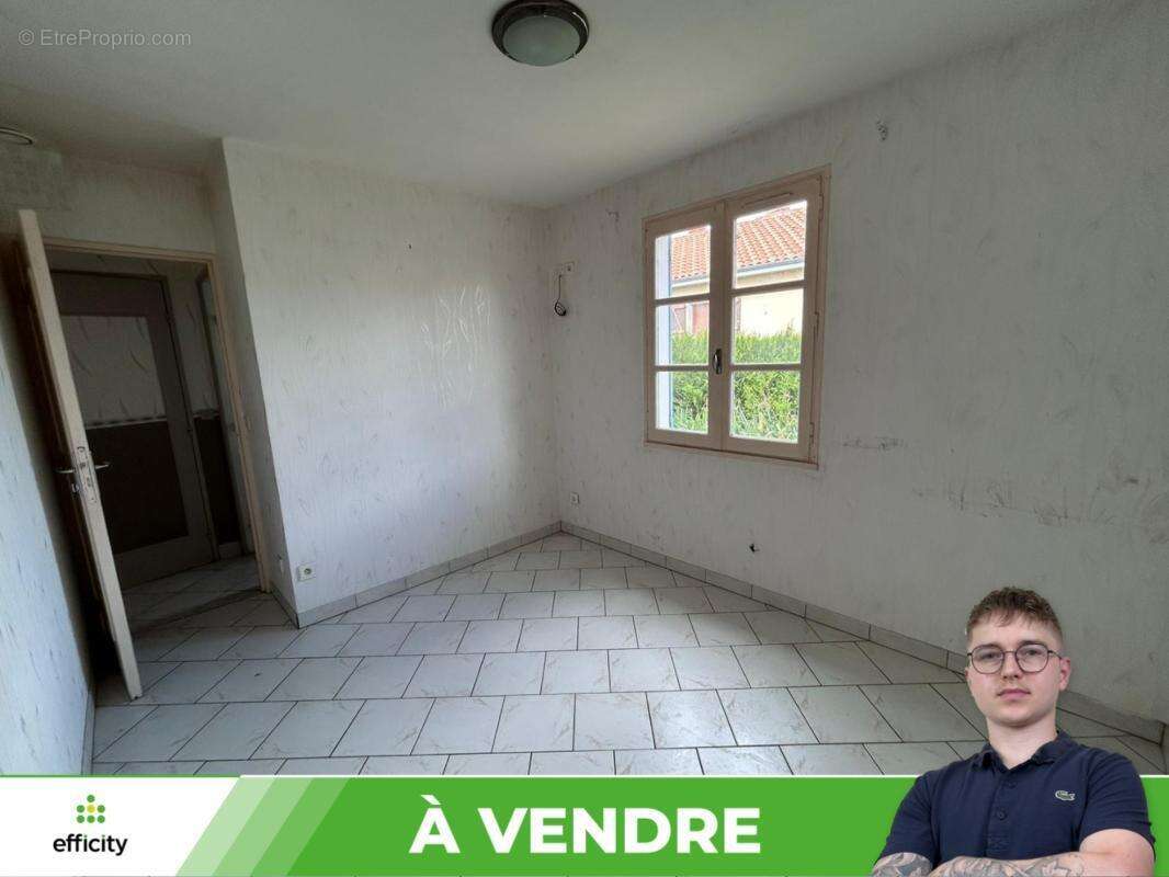 Maison à MONTS-SUR-GUESNES