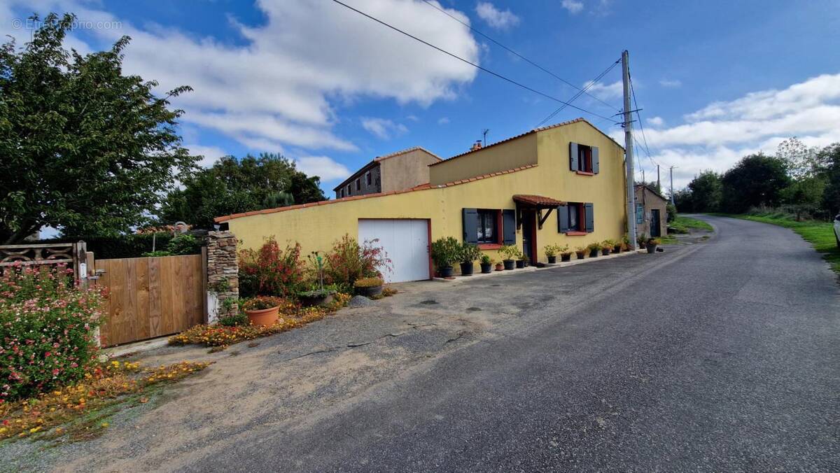 Maison à SAINT-JULIEN-DE-CONCELLES