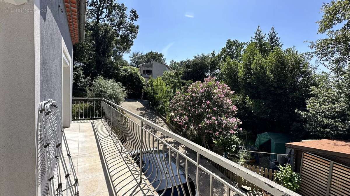 Deux maisons mitoyennes et un appartement avec jardin et garage - photo 12