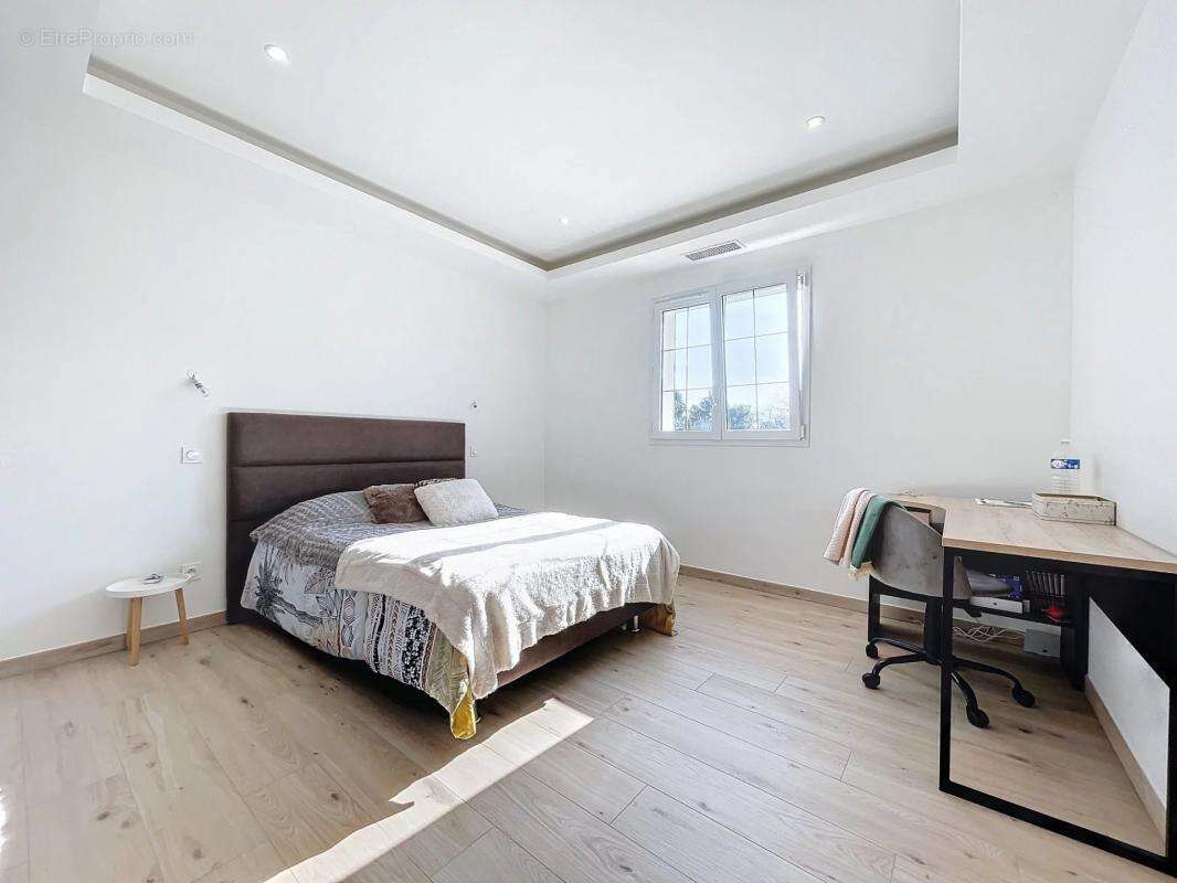 Maison à PUGET-SUR-ARGENS