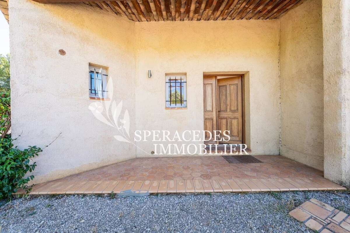 Maison à SAINT-CEZAIRE-SUR-SIAGNE