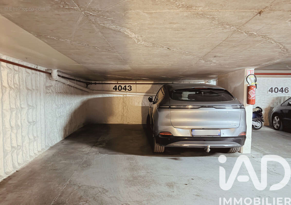 Photo 2 - Parking à PARIS-2E