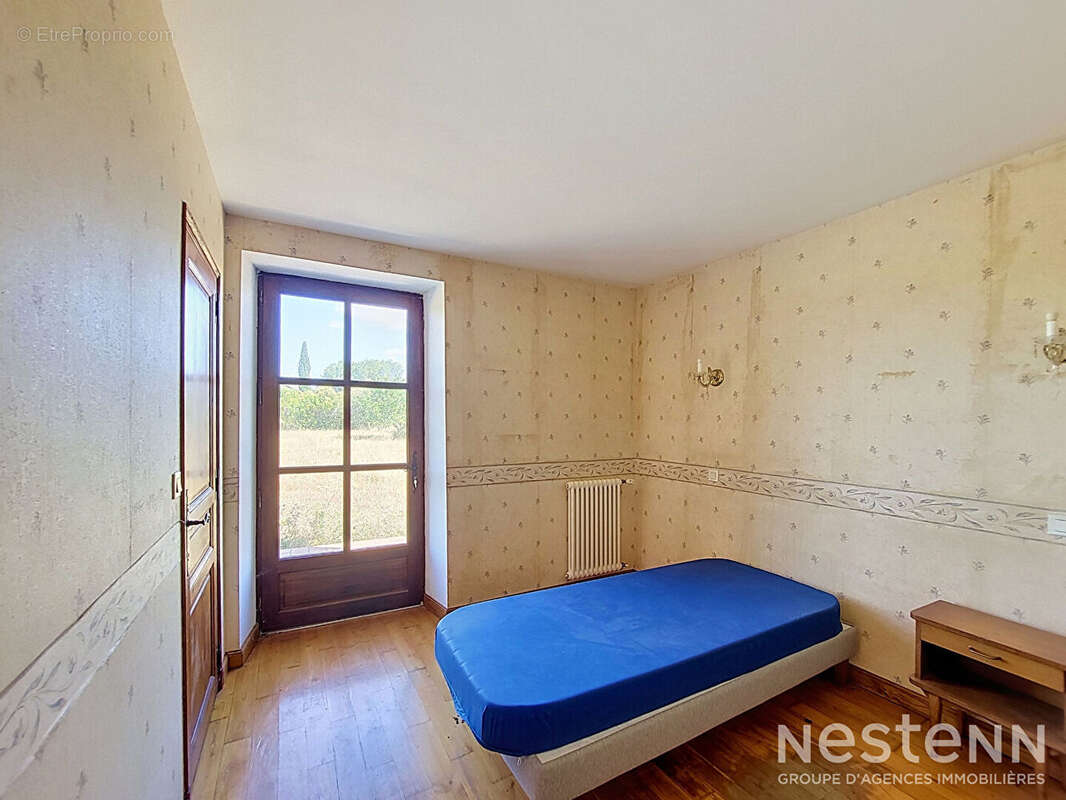 A Vendre Bâtisse en pierre de 209 m² en partie rénovée avec dépendances sur parcelle de plus de 1.2 ha - photo 7