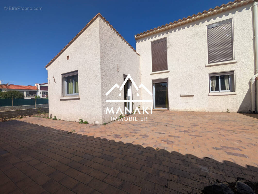 Maison à SAINT-LAURENT-DE-LA-SALANQUE