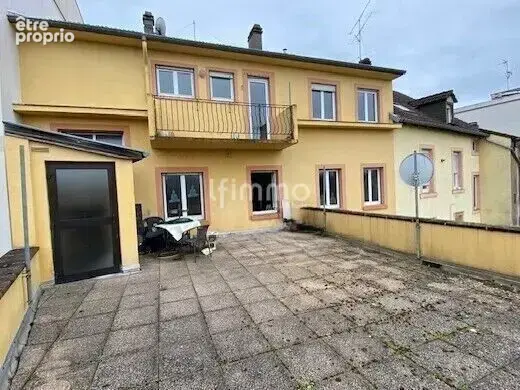 Immeuble comprenant un local commercial et deux appartements - photo 5