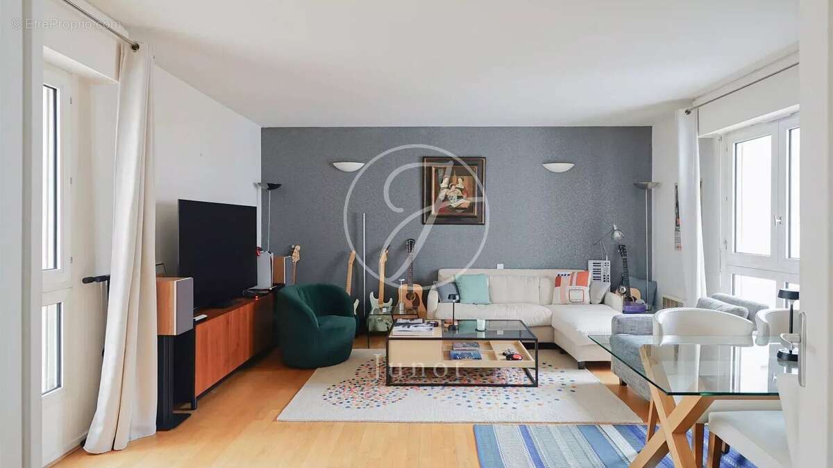 Appartement à PARIS-3E