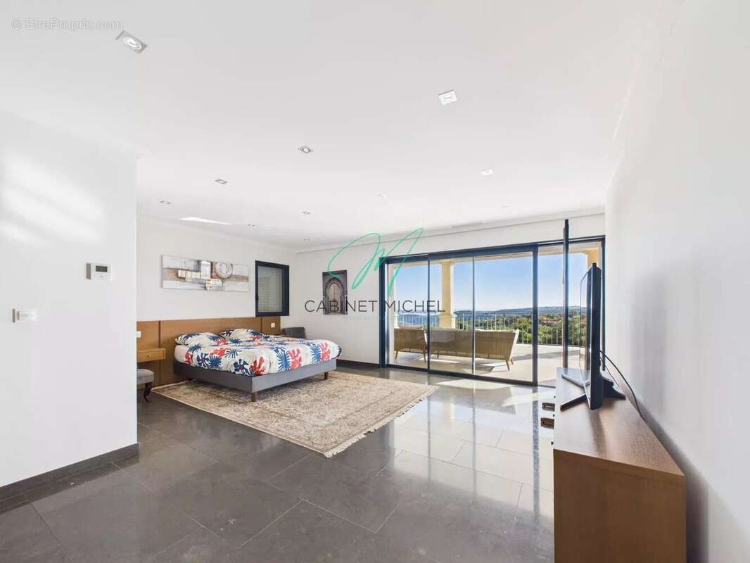 Maison à ROQUEFORT-LES-PINS