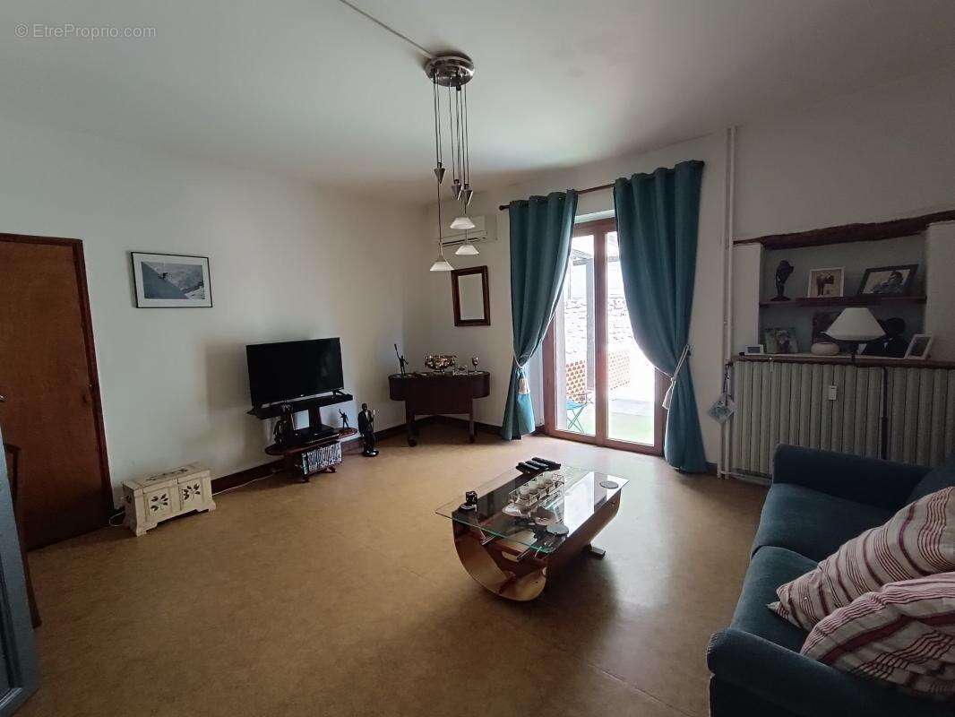 Appartement à ROBIAC-ROCHESSADOULE