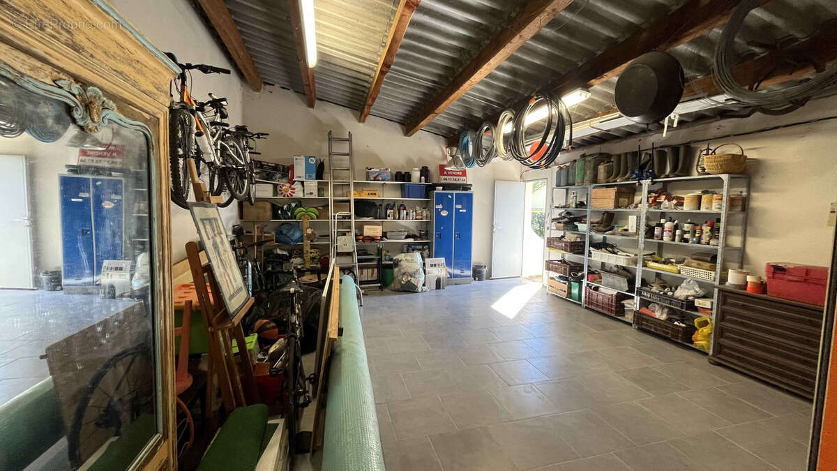 Maison à SAINT-MARCEL-DE-CAREIRET