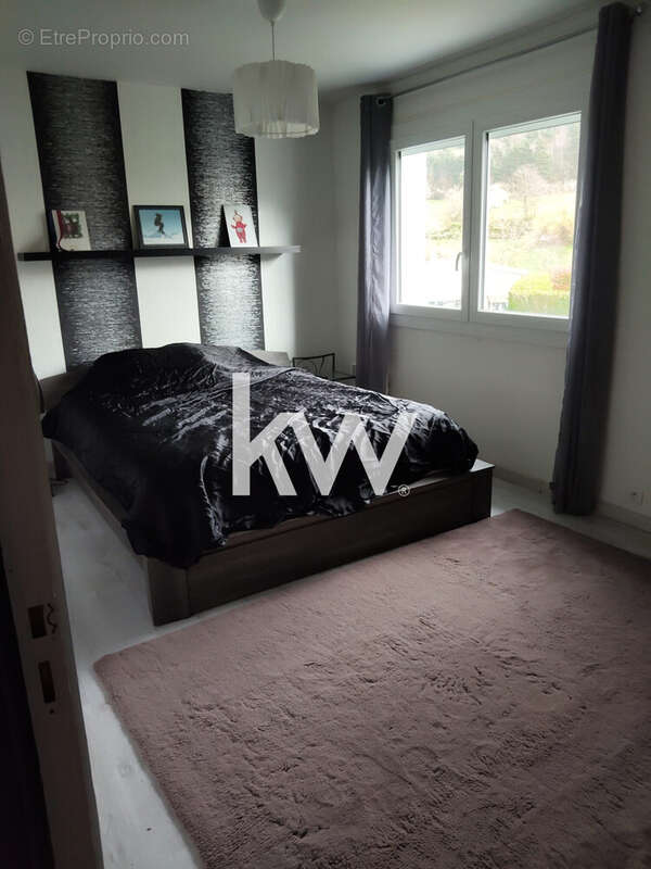 chambre parentale - Maison à LE CHAMBON-FEUGEROLLES