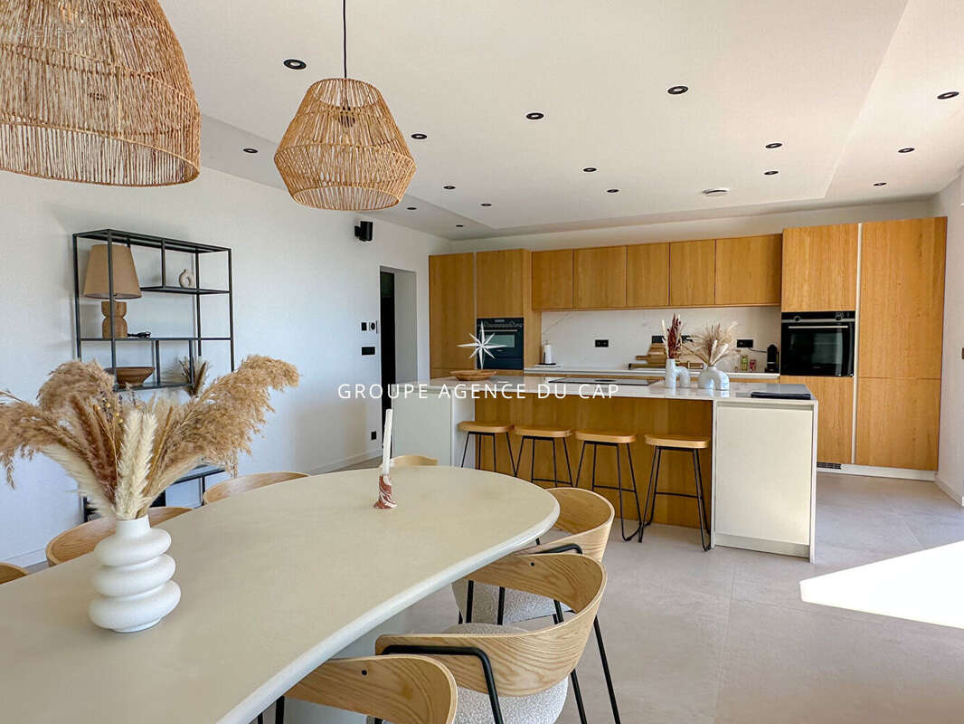 Villa de 260m2 avec vue mer piscine jacuzzi,a 300 mètres des plages des issambres - photo 10